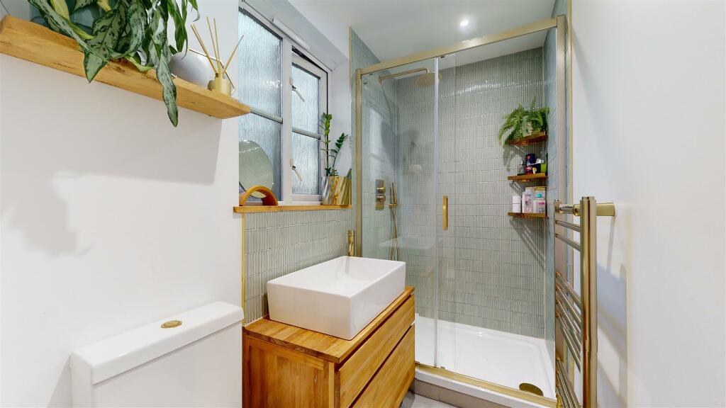 ENSUITE