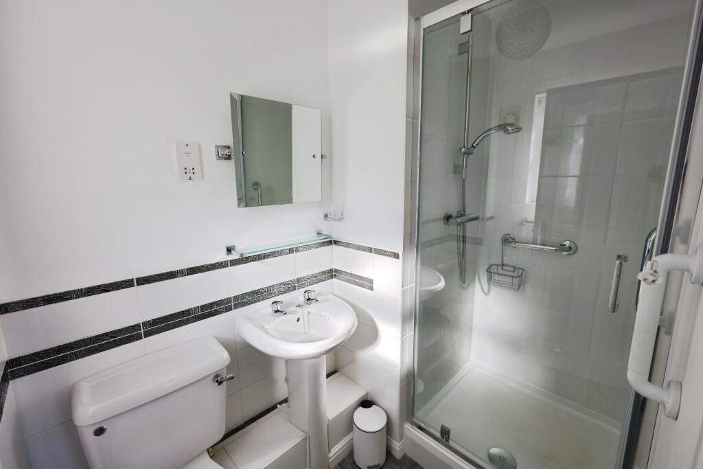 pbox-bathroom-333088.JPG