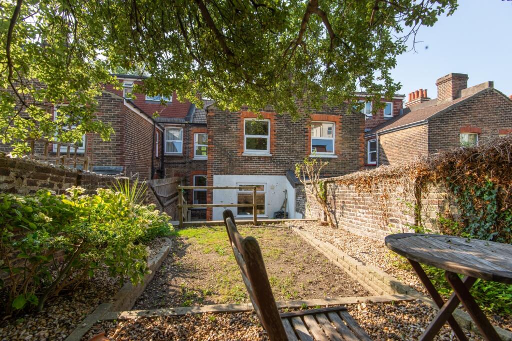 73 Hythe Road Garden (2)