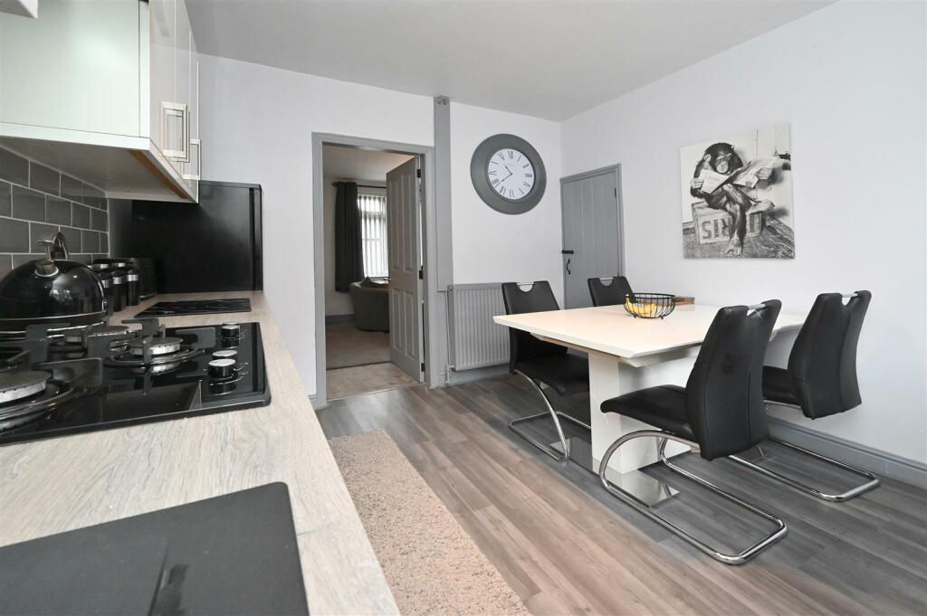 Dining Kitchen towards Lounge.jpg