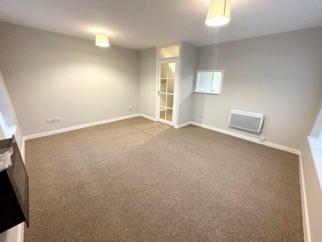Lounge 1.jpg
