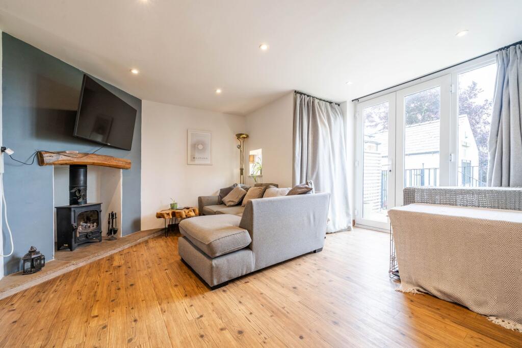 OPEN PLAN LIVING AREA