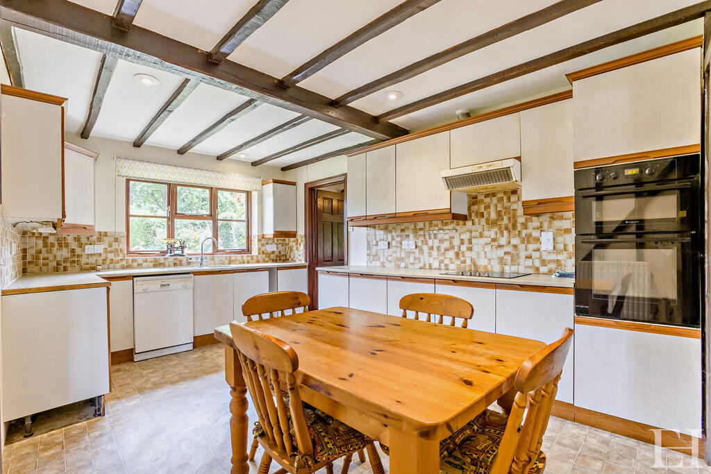 8652915-interiorW...