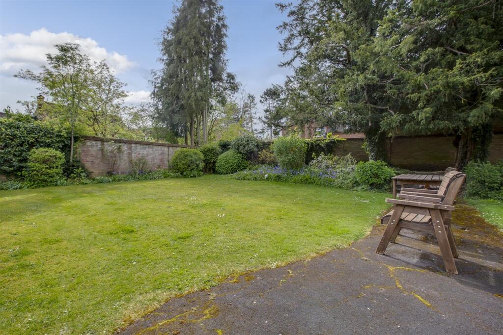 Flat 3 Totteridge House, Totteridge Lane, HP13 7LR