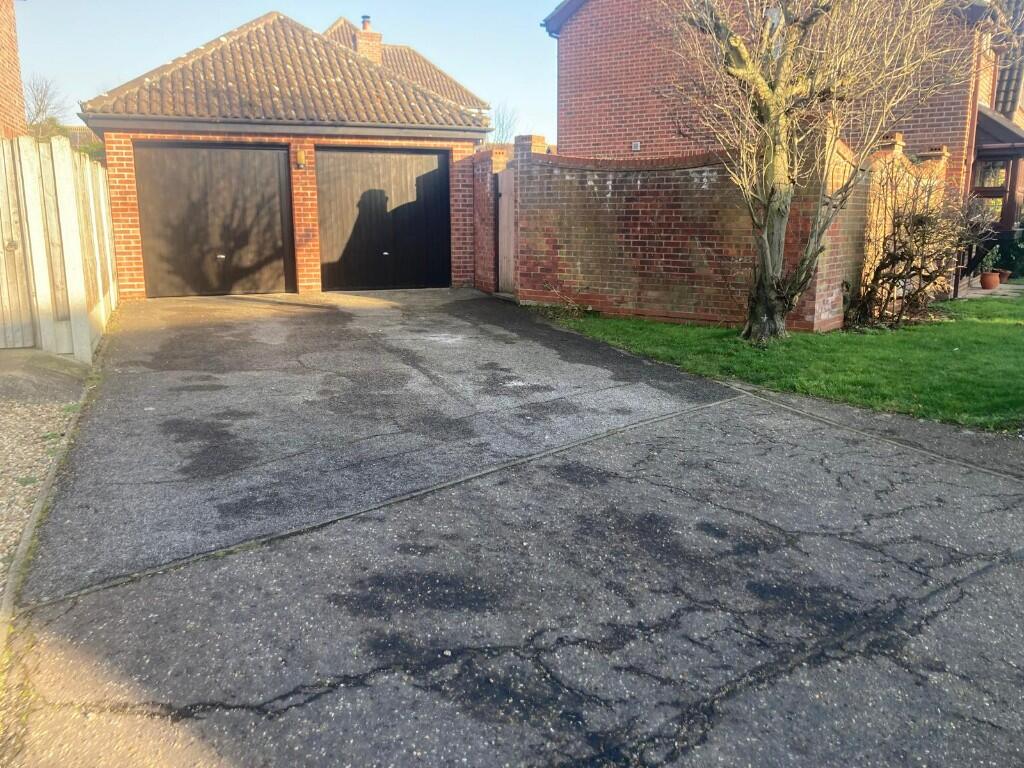 GARAGE &amp; DRIVEWAY