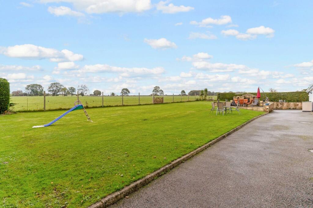 79946_23 Kings Road Bramhope (33).jpg