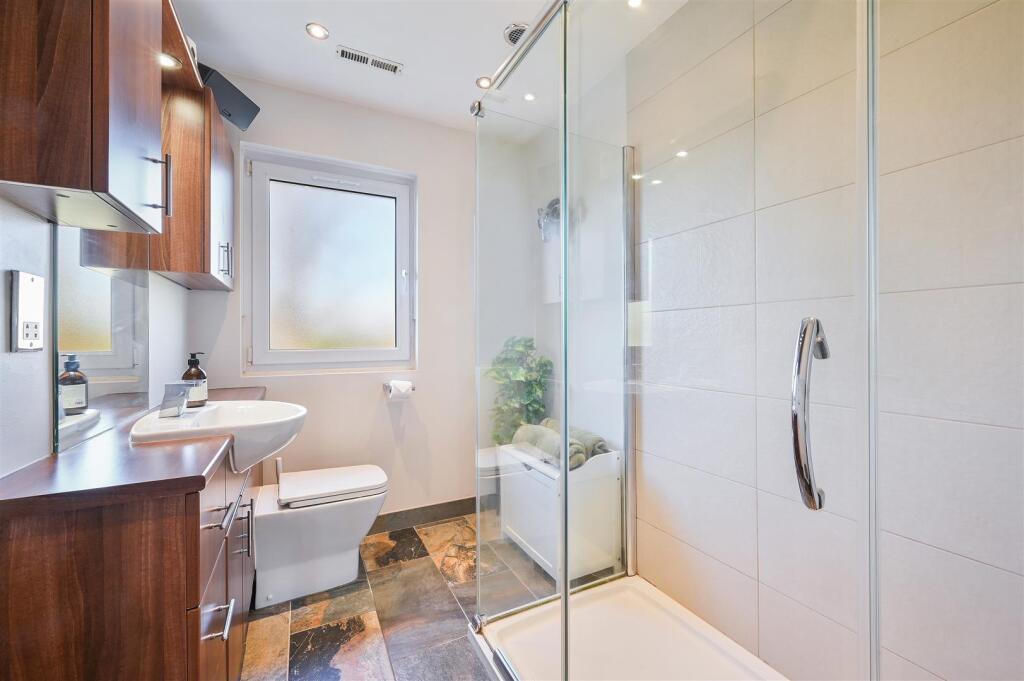 HILLSIDE CLOSE, 3- (12).jpg