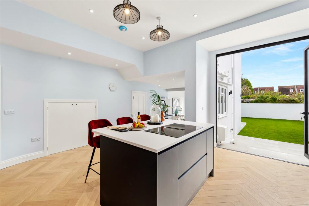 10 Pembroke Crescent Renovation Full Res-35.jpg