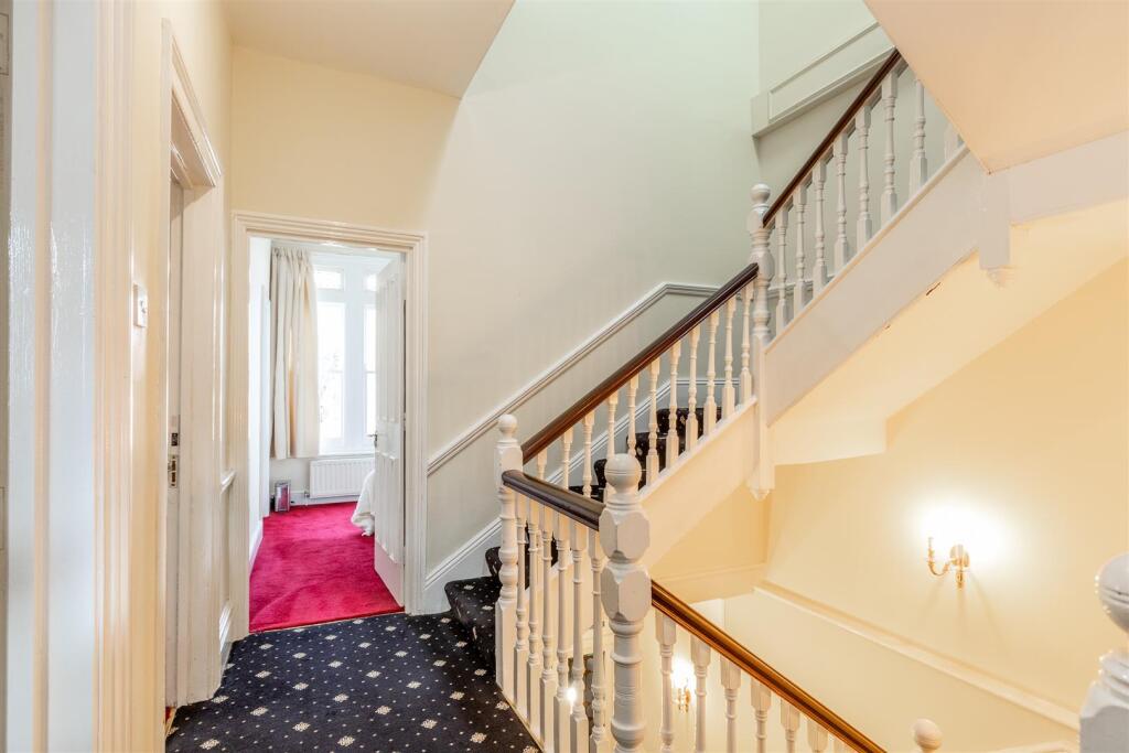 Linden Road, Westbury Park Landing.jpg