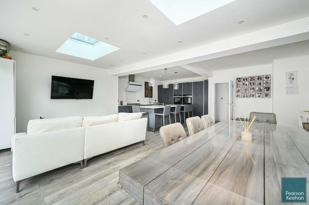 10 Glastonbury Road, BN3 (12).jpg