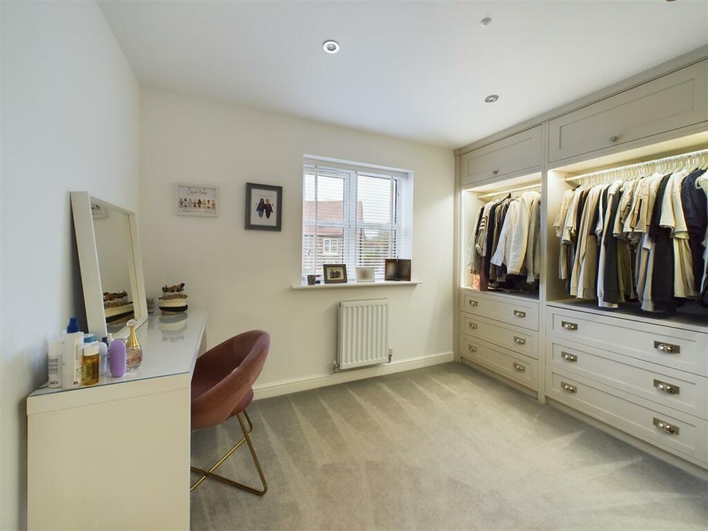 DRESSING ROOM (BEDROOM 4)