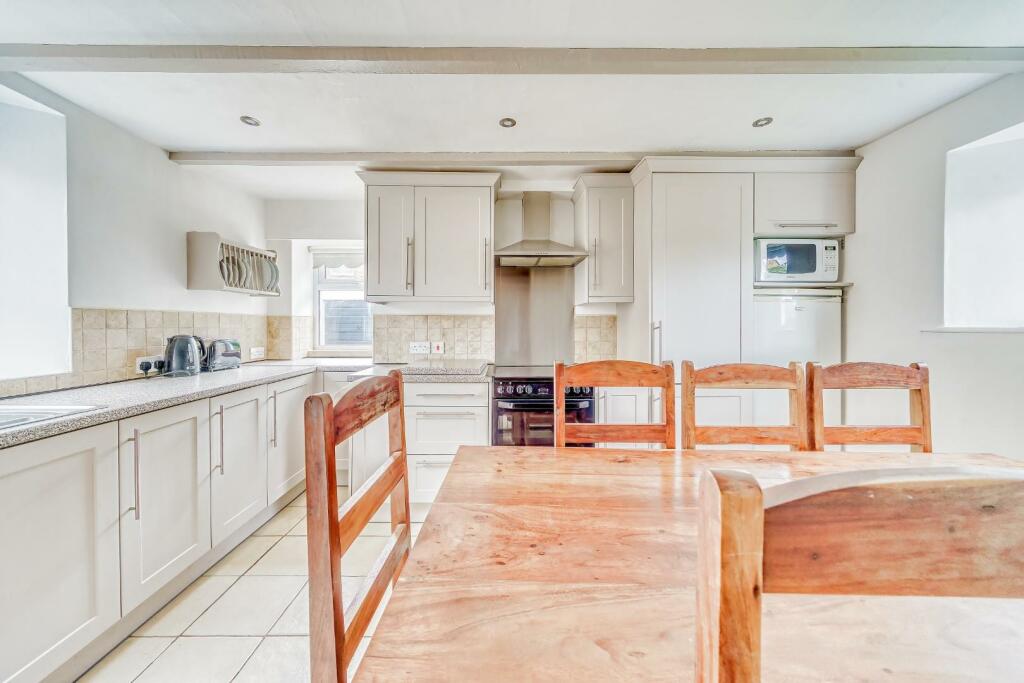 4 HORSECASTLE CLOSE - PHOTOCB X MT 33.jpg