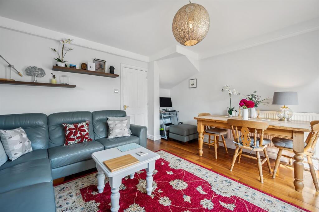 Lounge-Diner and desk.jpg