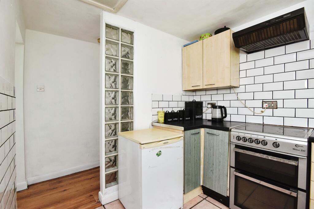 Kitchen: