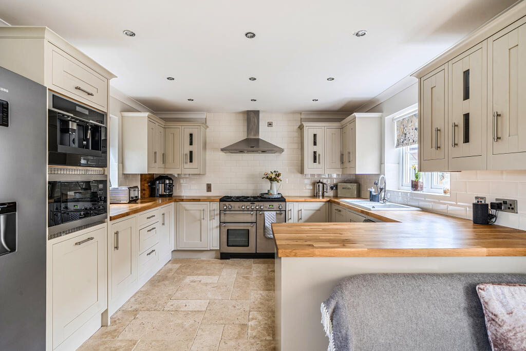 13628371268e4e934a3786