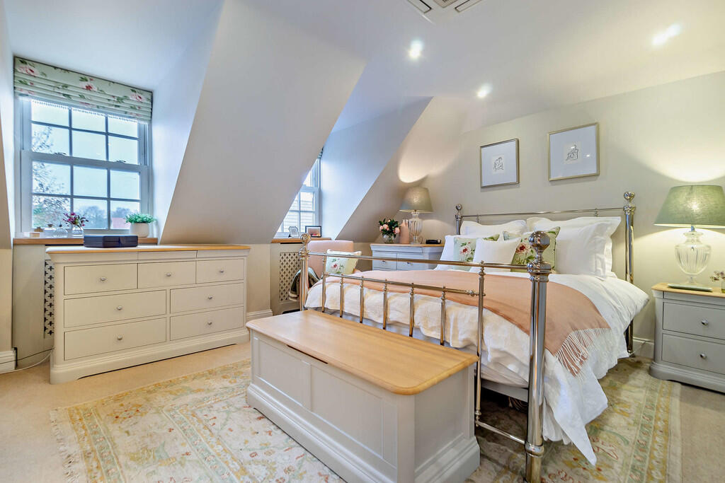 8632598-interior1...