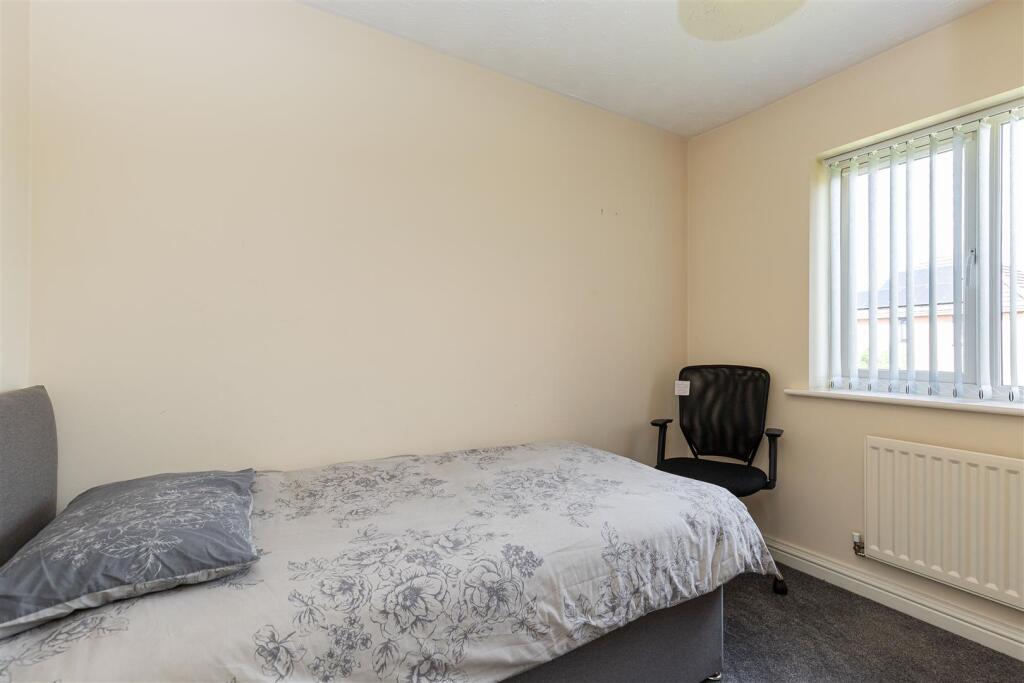 9 Lakeside Close-5.jpg