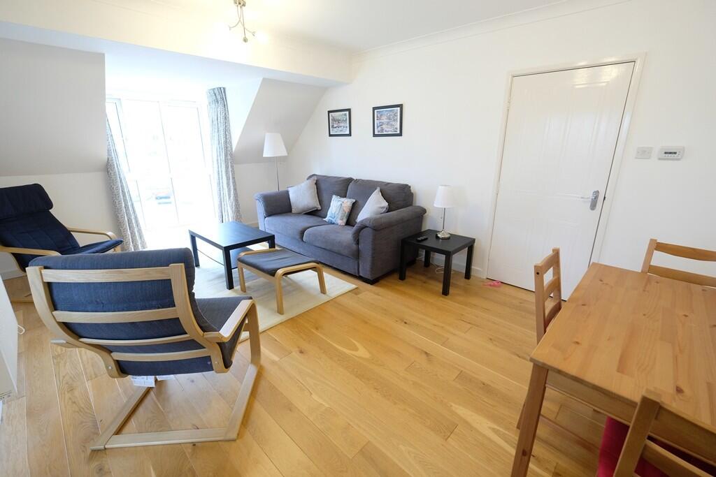 SITTING/DINING ROOM