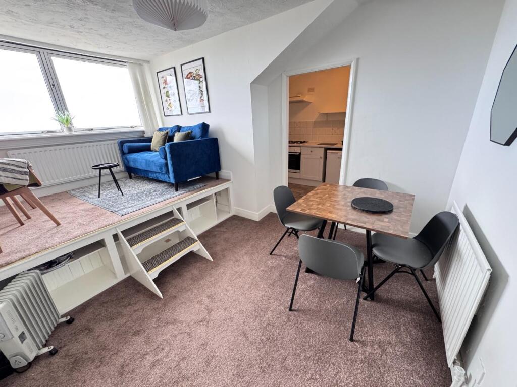 SITTING &amp; DINING