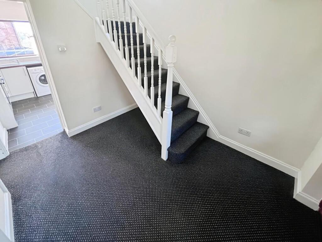 ENTRANCE HALLWAY 2.jpg