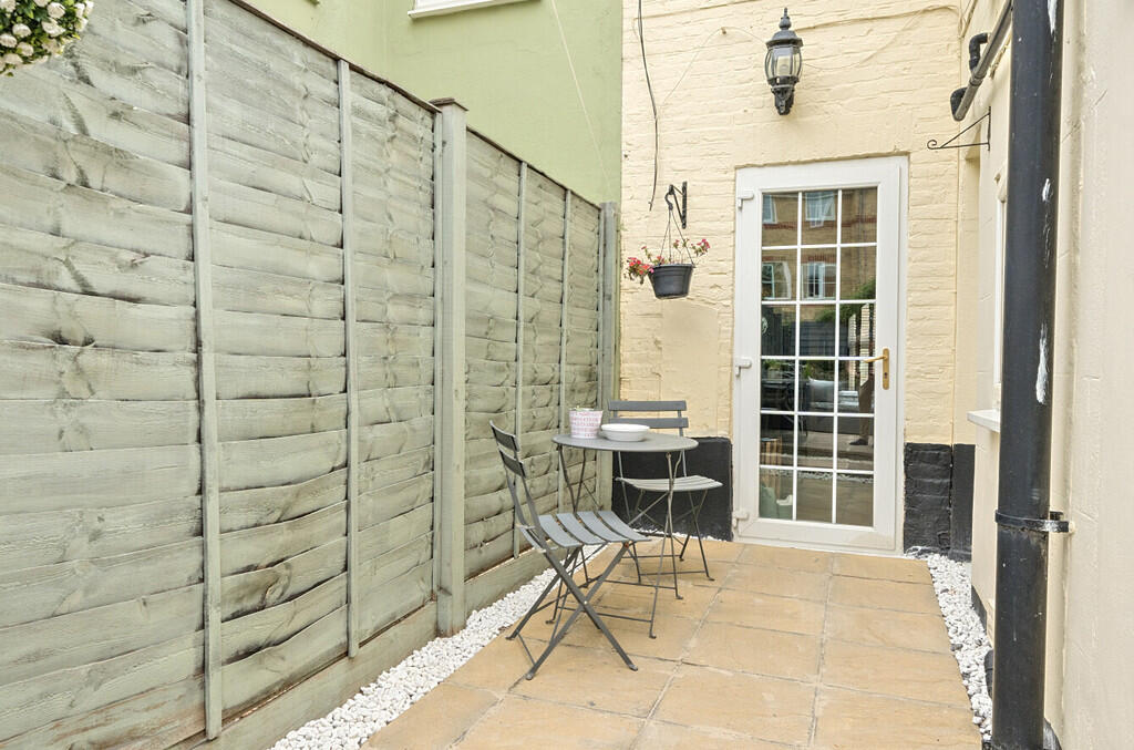 1299926-9-682f0a0...