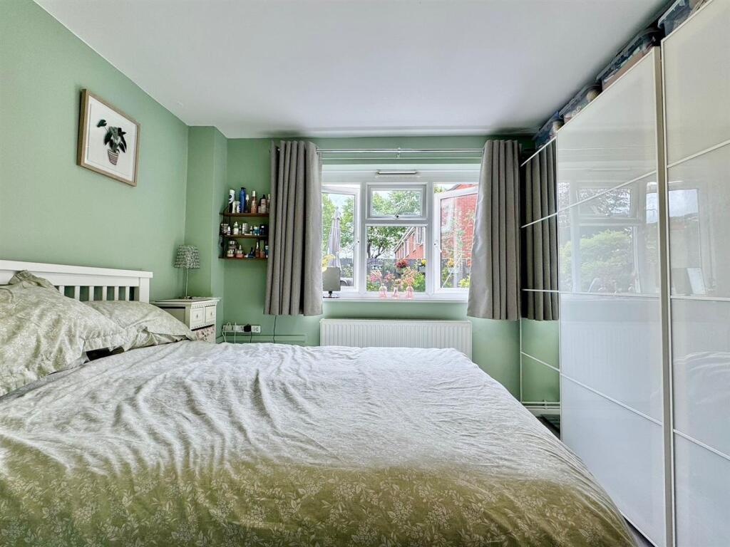 Bedroom 1 (2).jpg