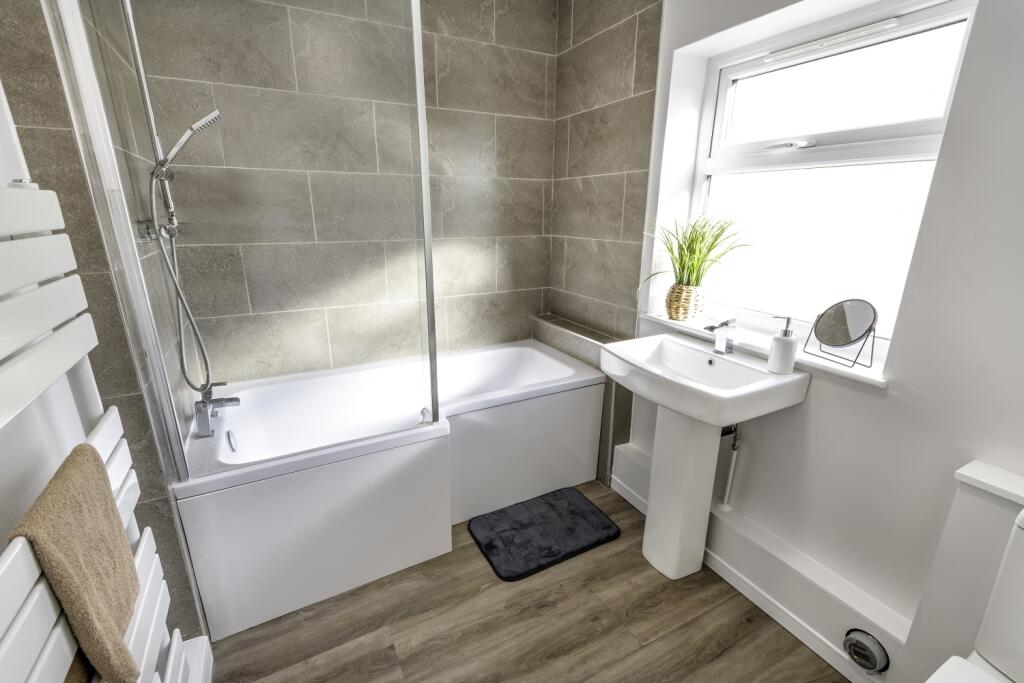 Estate Agents EweMove Scunthorpe - Bathroom
