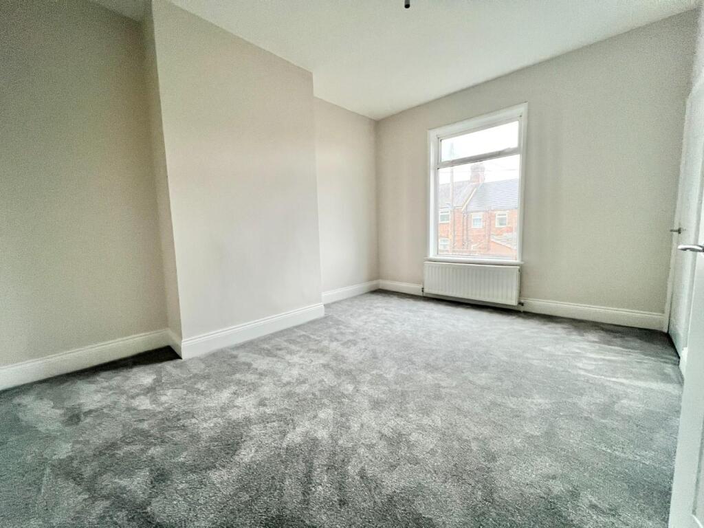 Bedroom (rear)