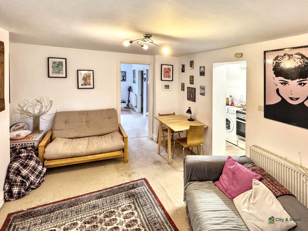 Flat Living Room 2 T202509041744.jpg