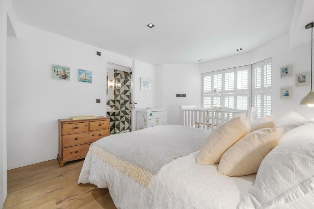 Bedroom 2 (2).jpg