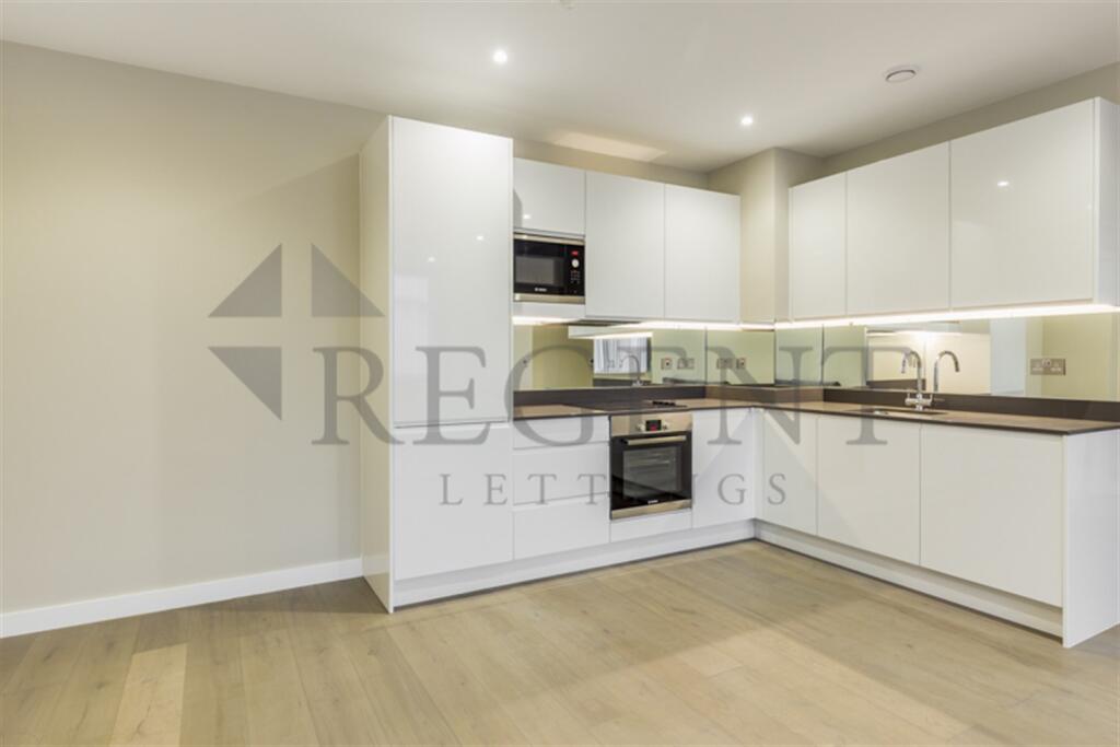 Kitchen to dining ar