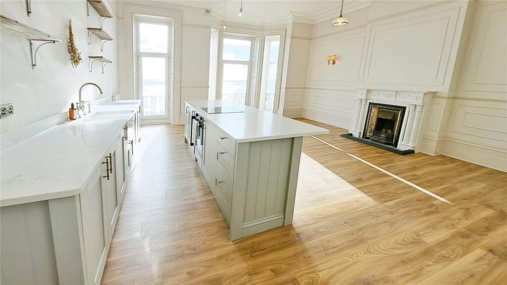 Living Room/Kitchen