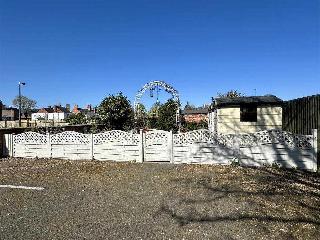 parking &amp; garden