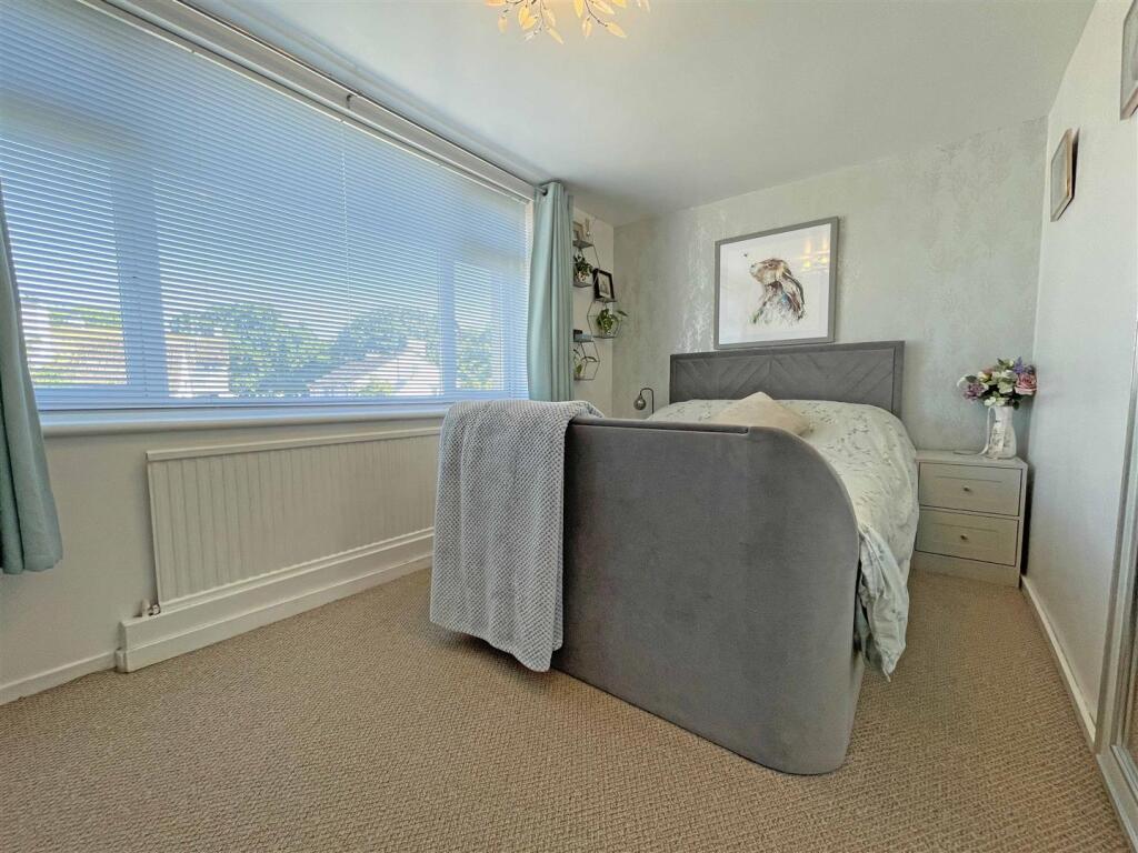 Vaasgo Close 8 - Bedroom One.jpg