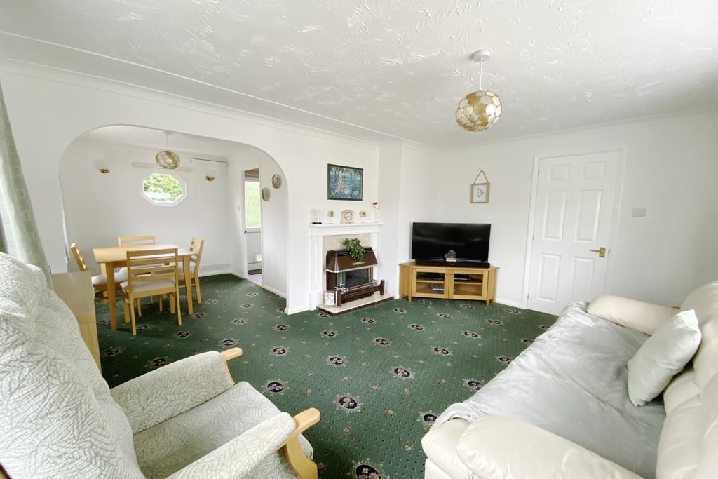 Lounge &amp; Dining Area