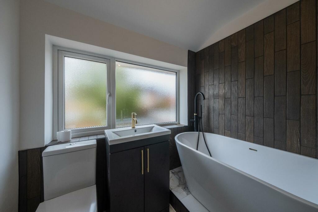 23 Oathills Drive-021.jpg