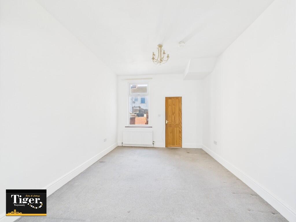 CAM02176G0-PR0644...