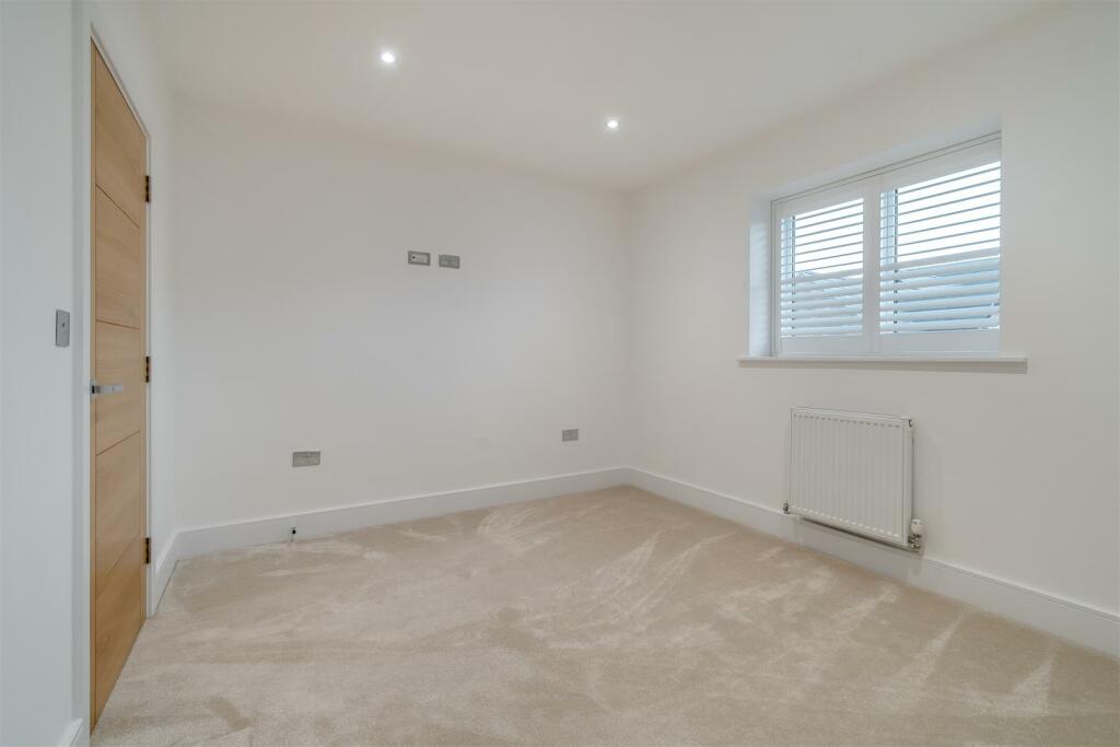 8584620-interior31.jpg