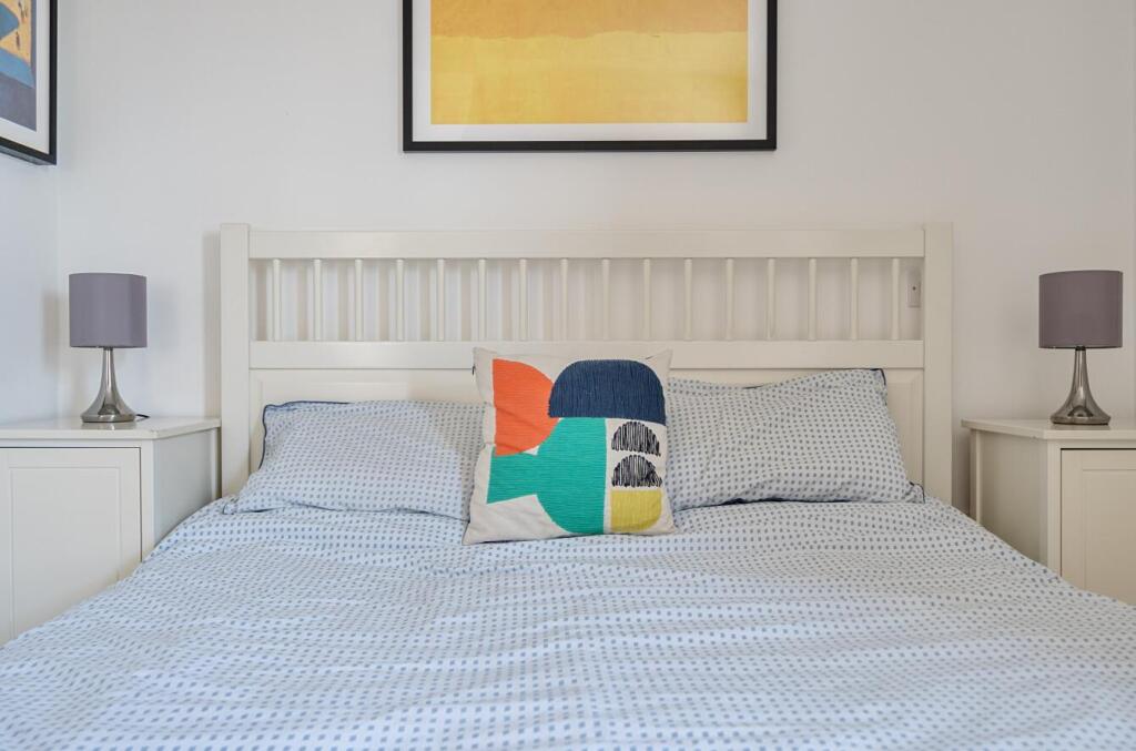 4 Wintour House, Guys Common (20).jpg