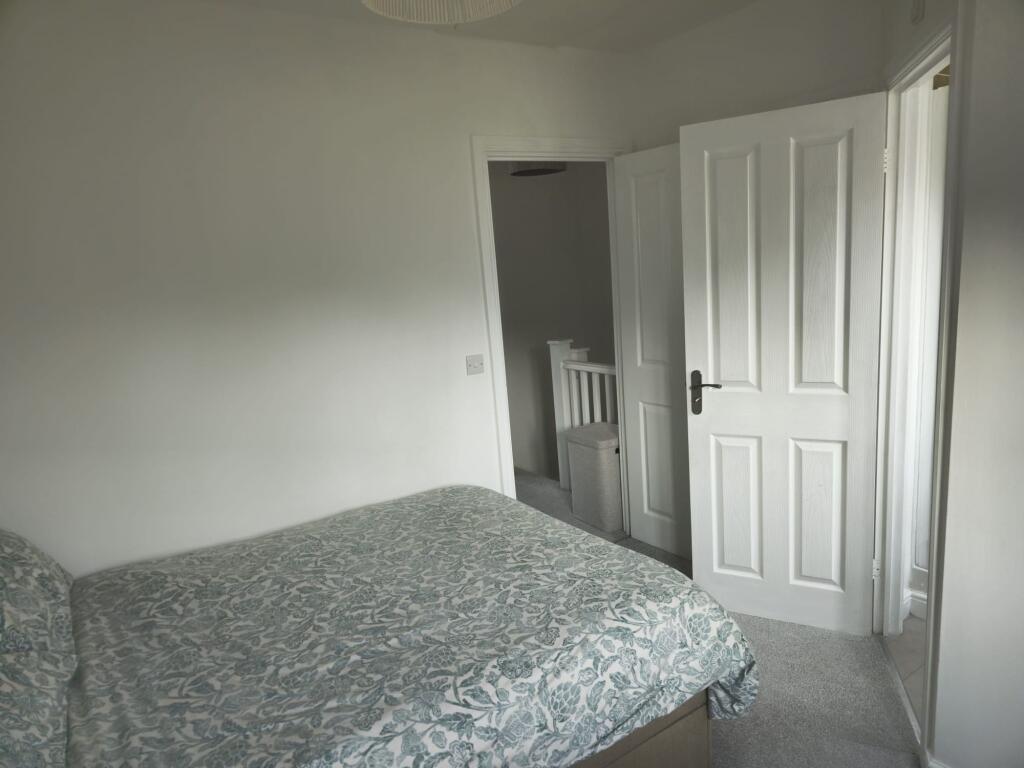 A cozy double bedroom featuring a comfortable b...