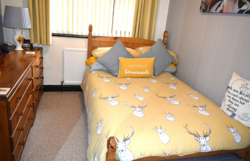 bedroom 2a.JPG