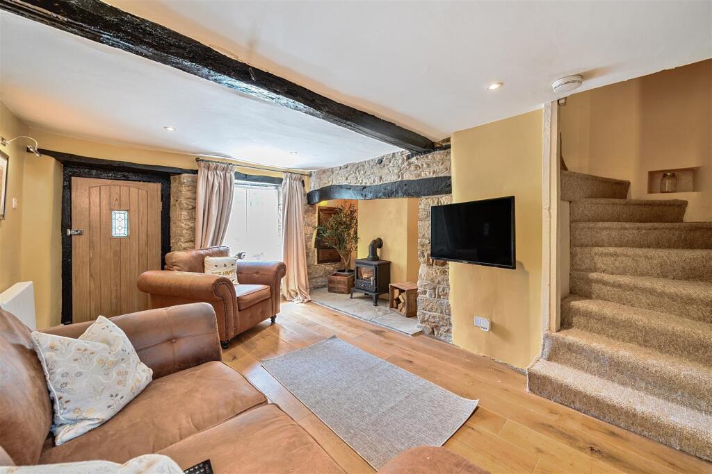 19 High Street, Greens Nortonpg