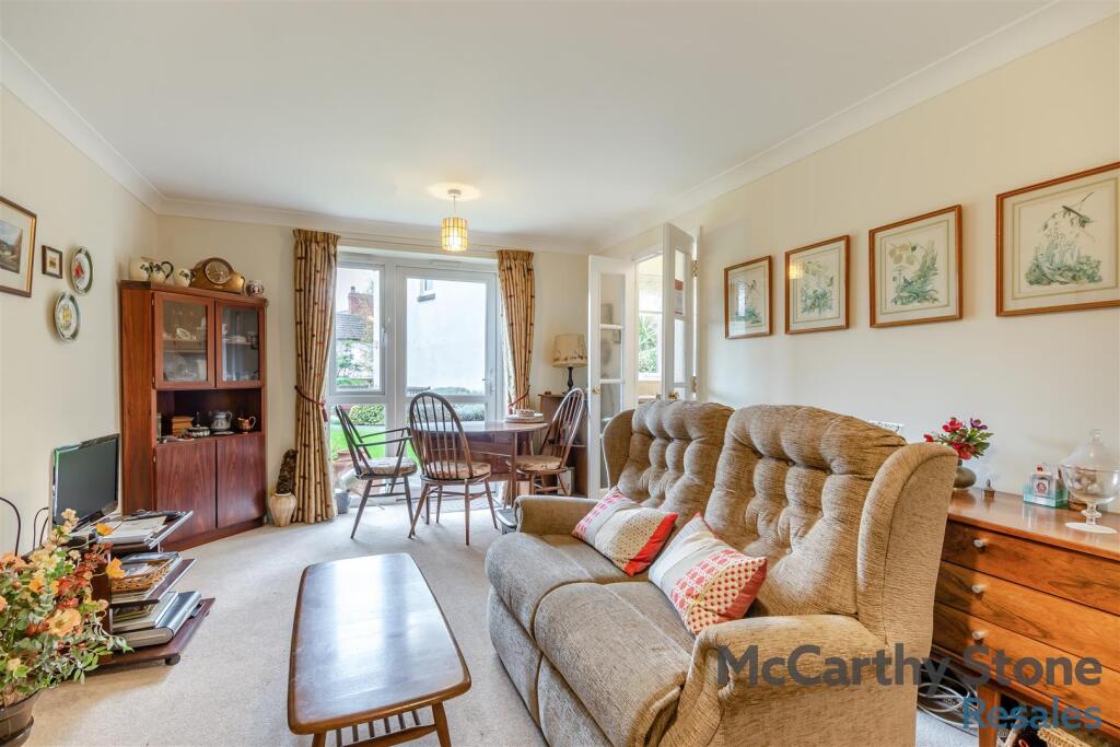 8668650-interior02.jpg