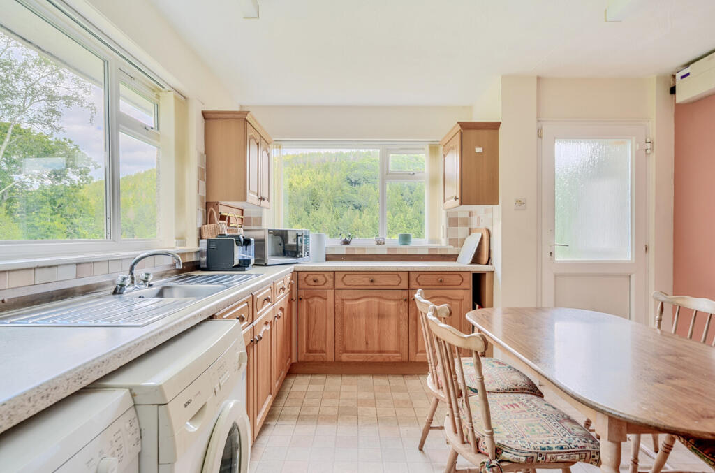 1303254-11-683e04...