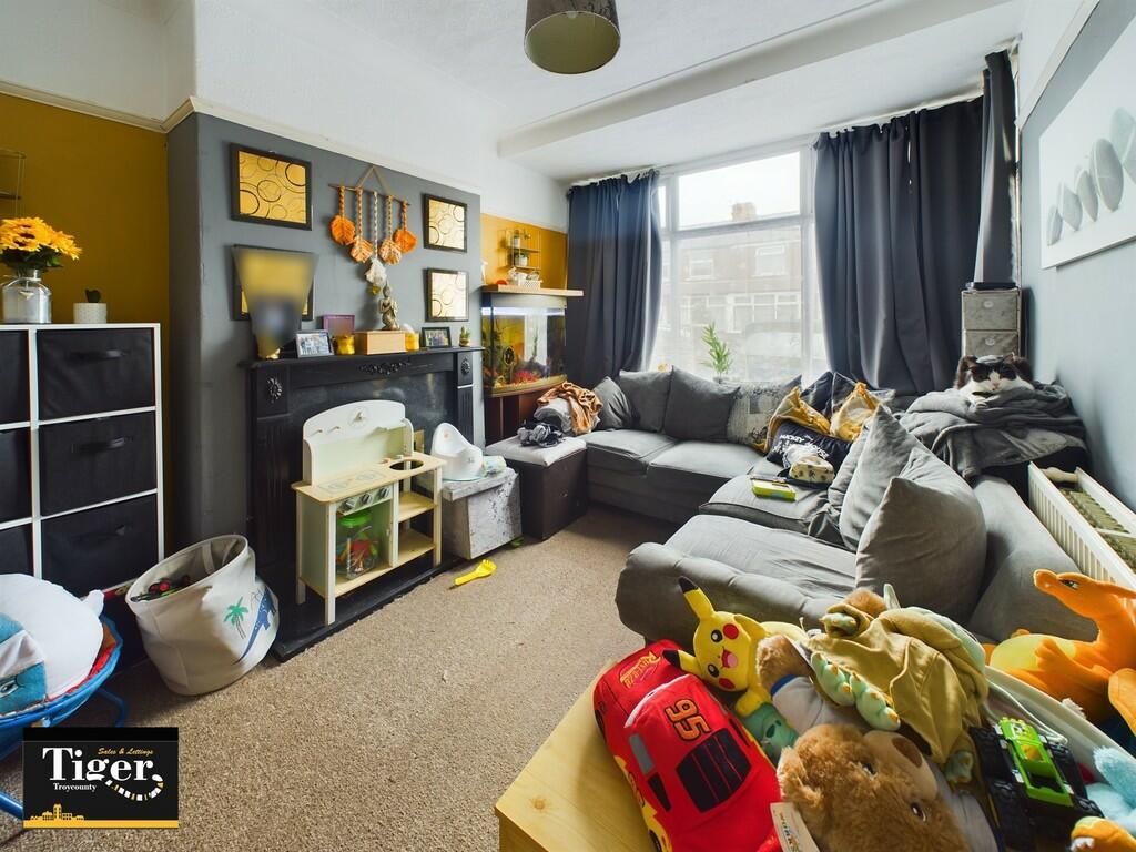 CAM02176G0-PR0303...