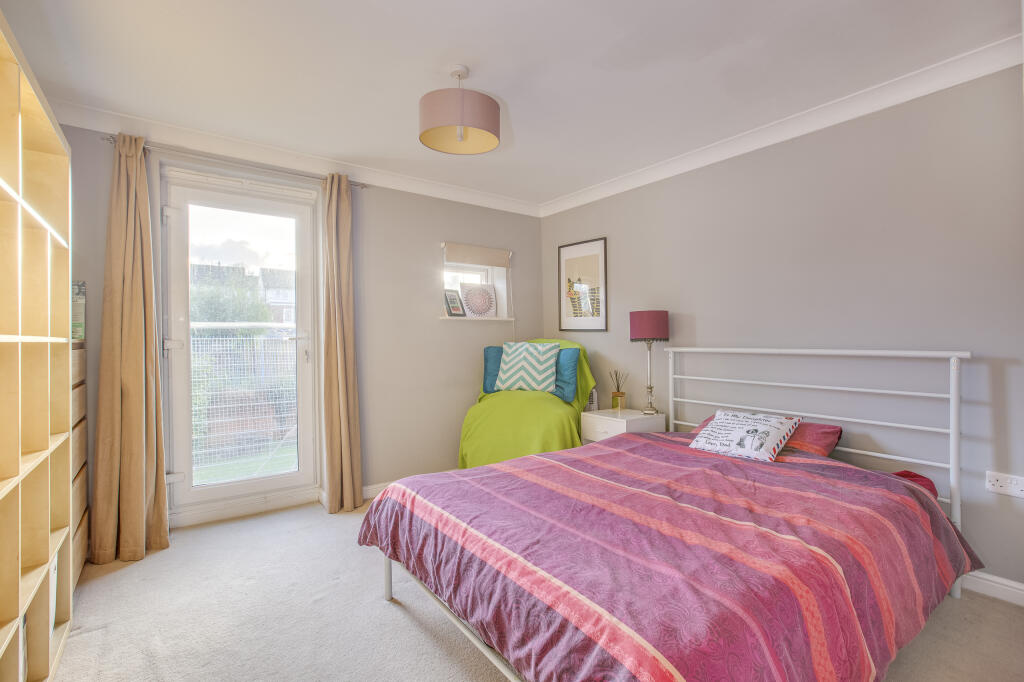 Flat 4 St Johns View, West End Road, HP11 2PW-2