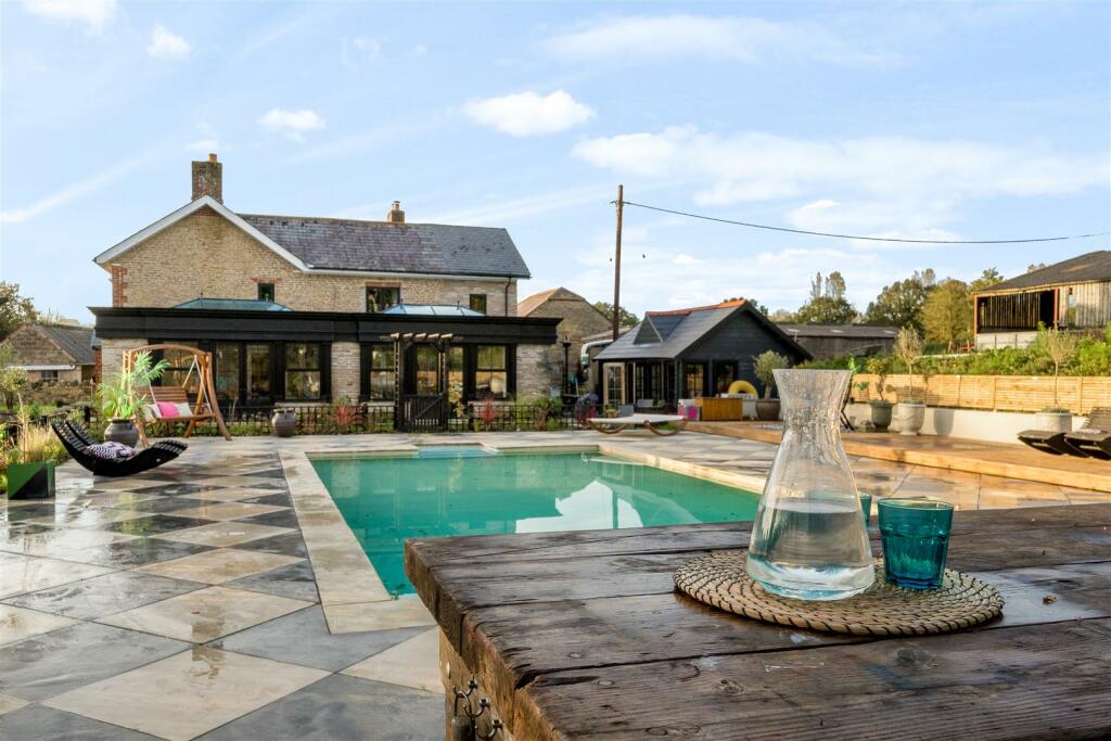 Pool &amp; Orangery