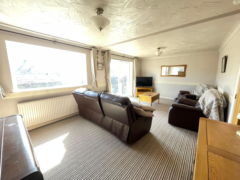 LIVING / DINING ROOM