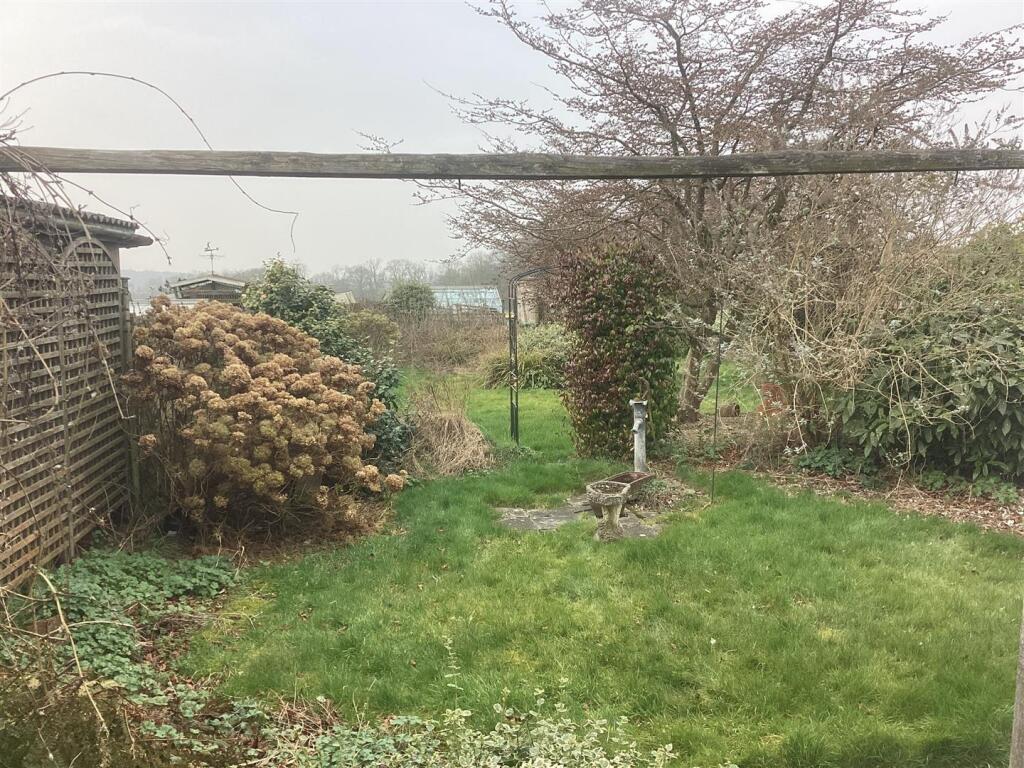 45 Birchley Heath Road, Birchley Heath