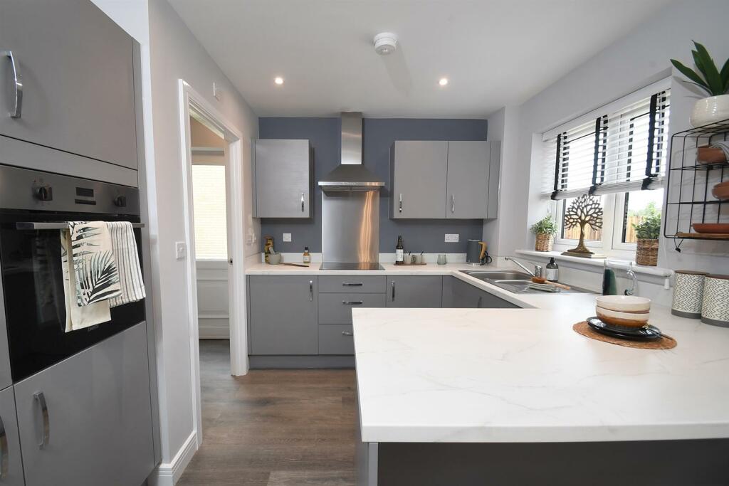 Bellway Eastern Counties - Ivy Hill sales office a
